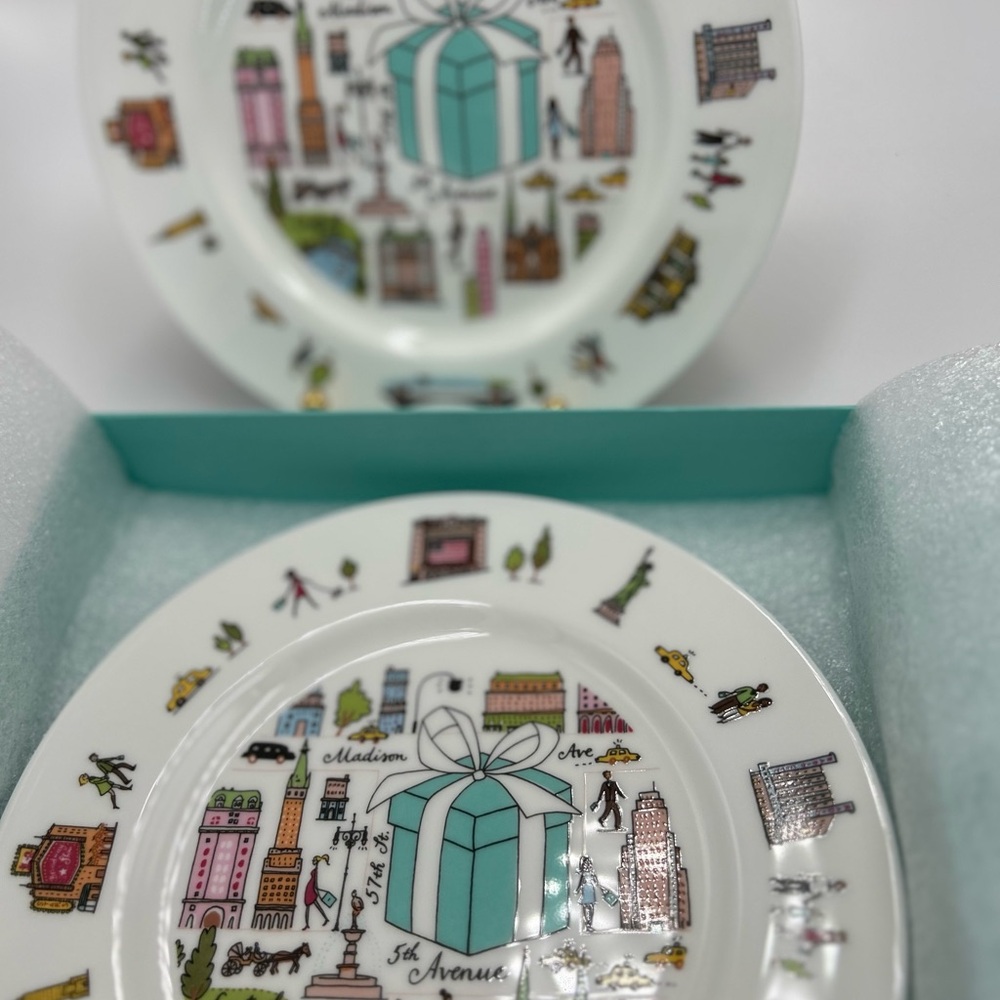 Tiffany & Co. Urban Design White Dinnerware Set - Picture 11 of 14